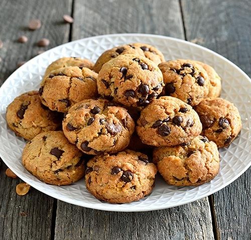 Fursecuri cu bucati de ciocolata